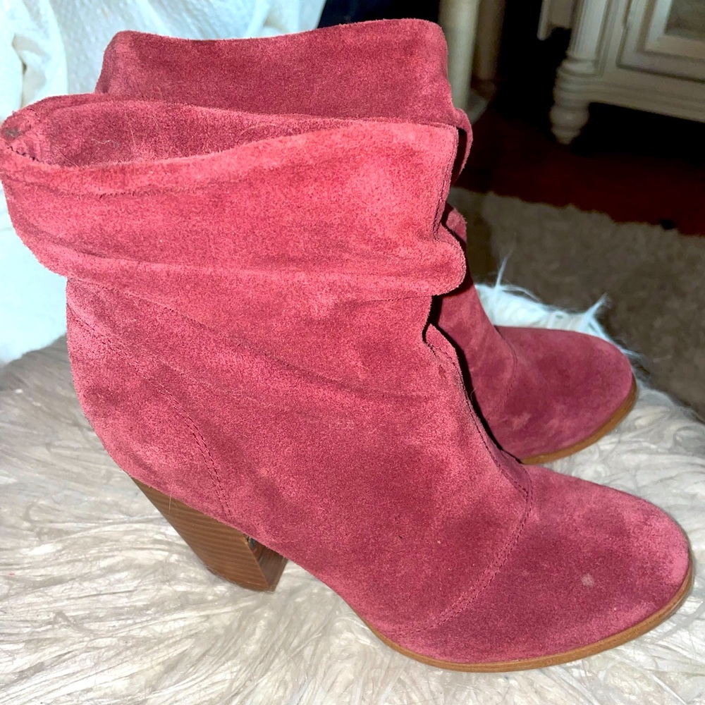 Cute burgundy heels